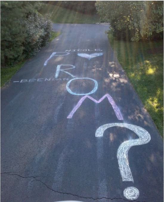 Ask Girl Out Using Sidewalk Chalk 