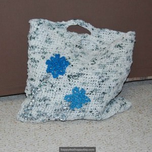 12758-plarn-tote-decorated-with-toothpaste-tubes.jpg