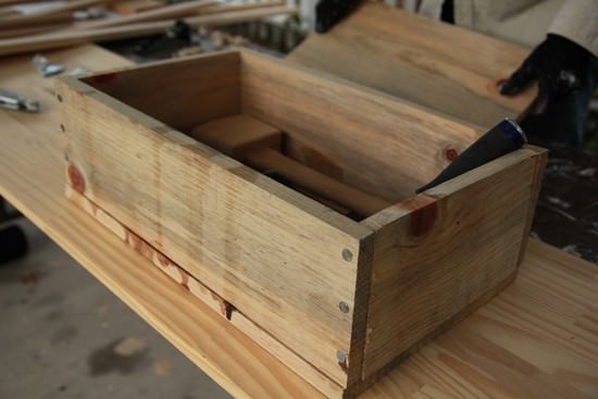 6127-making-a-rustic-wooden-tool-box.jpg