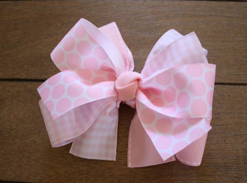 How do you make a bow with wired ribbon?