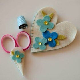 tip-felt-needle-book-and-scissor-cover-image-1.jpg