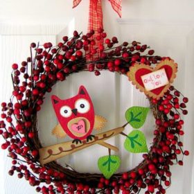 tip-up-cylced-valentines-wreath-image-1.jpg