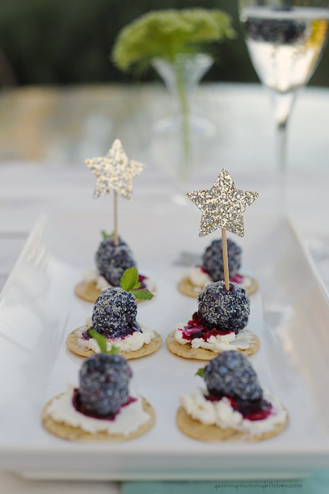 Blackberry Goat Cheese Crackers