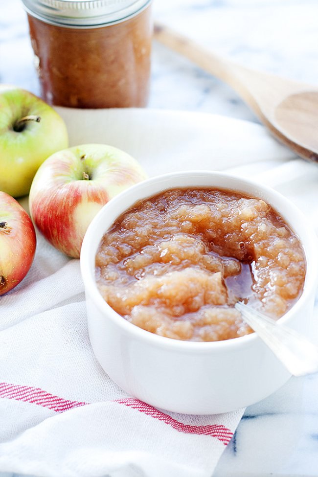 Spiced Slow Cooker Applesauce