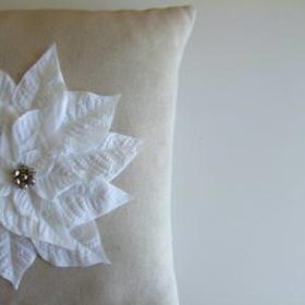 Poinsettia Pillow {Pictured Instructions}