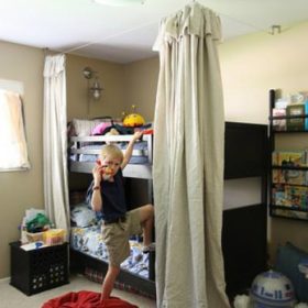 How to Create a Kid's Fort around a Bed {decorating ideas}