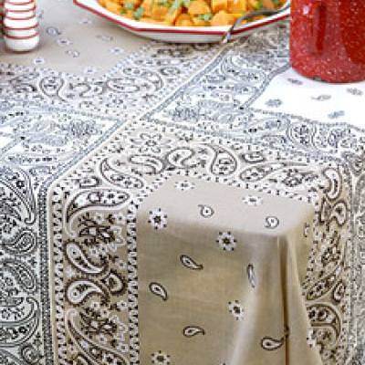 How to Make a Bandana Tablecloth {outdoor}