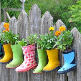 How to Make a Rain boot Garden {trash to treasure}