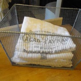 How to Make a Vintage Inspired Locker basket {metal wire}