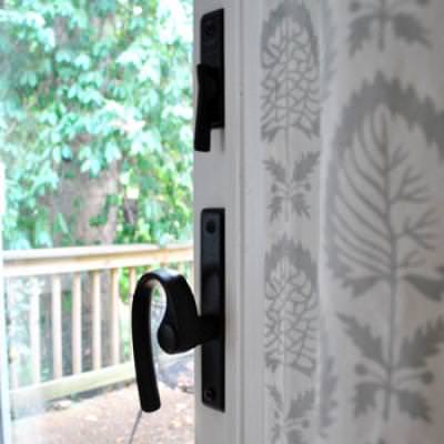 Spray Painting Hardware {makeover}