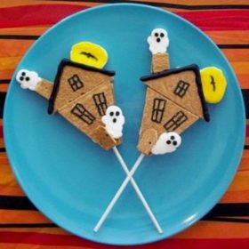 Haunted House S'more Pops {Halloween Recipes}