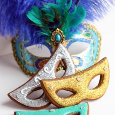 Mardi Gras Gingerbread Mask Cookies {How-To}