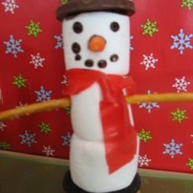 Marshmallow Snowman {Edible Art Projects for Kids}