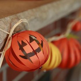 Halloween Pumpkin Garland {Halloween Craft Ideas}