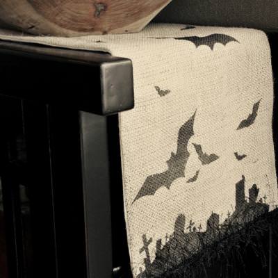 Spooky Burlap Table Runner Decoration Ideas For Halloween Tip