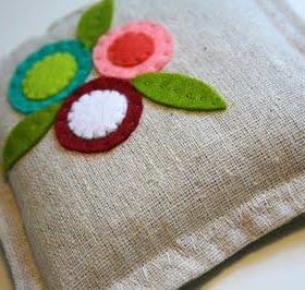 Embroidered Lavender Sachet {tutorial}