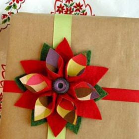 Felt Poinsettia Brooch Gift Topper {How-To}