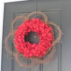 Red Burlap Wreath {tutorial}