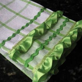 Ruffled Tea Towels {Sewing How-To}