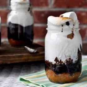 S'mores Cake in a Jar {recipe how to}