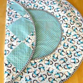 Travel Play Mat with Hidden Storage {Free Pattern}