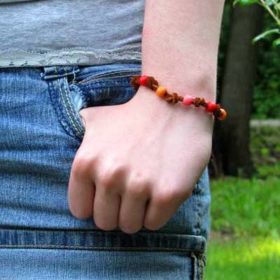 Easy Friendship Bracelets {Kids Crafts}