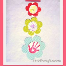 Hanging Handprint Flowers Mother's Day Card {Easy Craft}