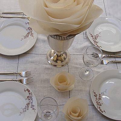 A Simple Elegant Table With Paper Roses {Table Decorations} – Tip Junkie