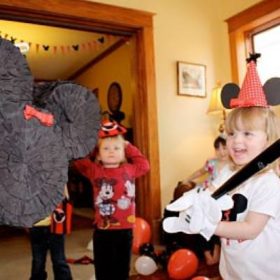 DIY Minnie Mouse Pinata {Mickey Mouse Clubhouse}