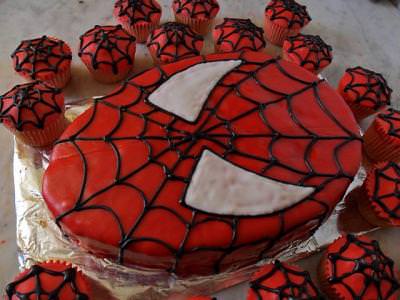 Spiderman Cake and Cupcakes {How-To}