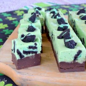 Mint Chocolate Cookies and Cream Fudge {St Patricks Day Recipes}