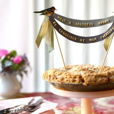 Alphabet Pie Topper and Place Cards {Thanksgiving Table}