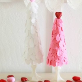 Felt Heart Valentine Trees {Valentines Decor DIY}