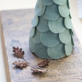 Felt Shingle Christmas Tree {Christmas DIY}