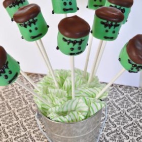 Frankenstein Marshmallow Pops {Halloween Recipe}