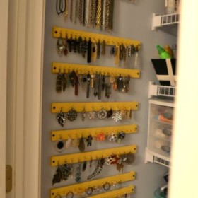 Hanging Jewelry Organizer {Jewelry}