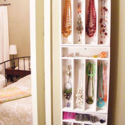 Hanging Jewelry Organizing {Organization}