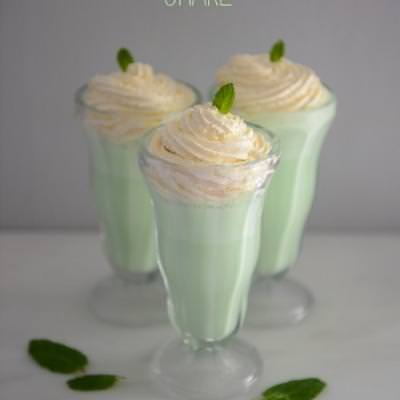 Homemade Shamrock Shake {St. Patrick's Day Drinks}