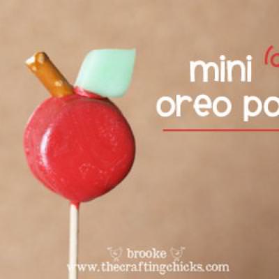 Mini Oreo Apple Pops {teacher gift}