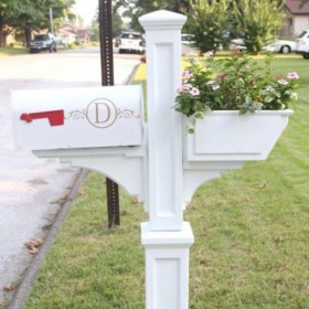 Quick and Easy Mailbox Makeover {Curb Appeal}