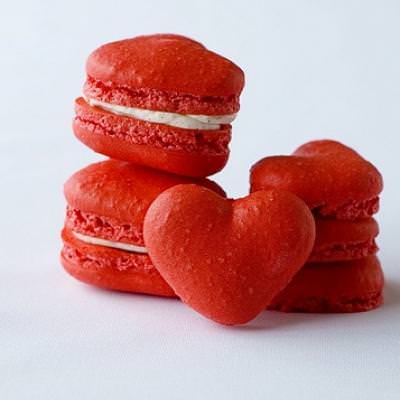 Red Velvet Macaroons {Valentines Day Desserts}