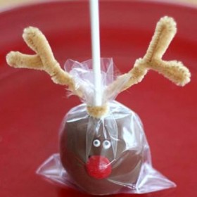 Rudolph Cake Pops {Christmas Treats}