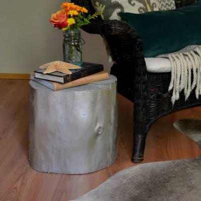 Rustic Chic Stump Side Table DIY {Side Tables}