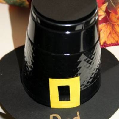 Simple Pilgrim Hat Place Cards {Pilgrim Hats}