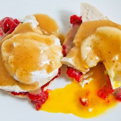 Thanksgiving Eggs Benedict  {Thanksgiving Leftovers}