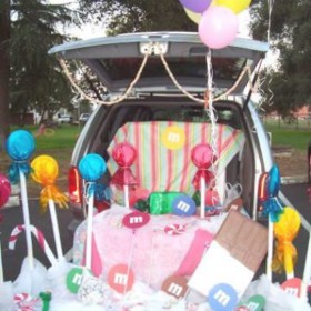 Trunk or Treat Car Decor Idea {Church for Halloween}