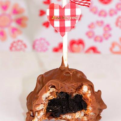 Chocolate Caramel Candy Oreo Pops {Valentines Day Food}