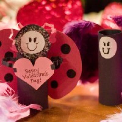 Love Bugs {Kindergarten Valenties Craft}